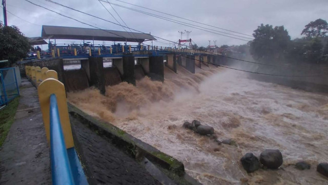 Bendung Katulampa, Bogor, Jawa Barat, Jumat, 19 Februari 2021.