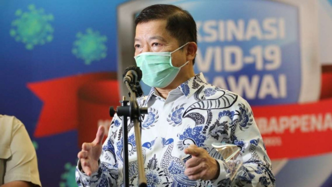 Menteri PPN/Kepala Bappenas Suharso Monoarfa saat vaksinasi COVID-19.