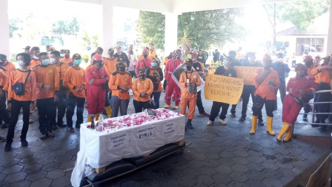 Relawan penanganan COVID-19 mendatangi DPRD Bantul