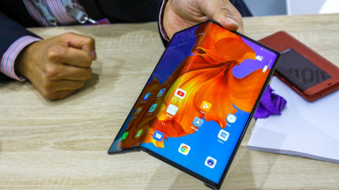 Huawei Mate X2.