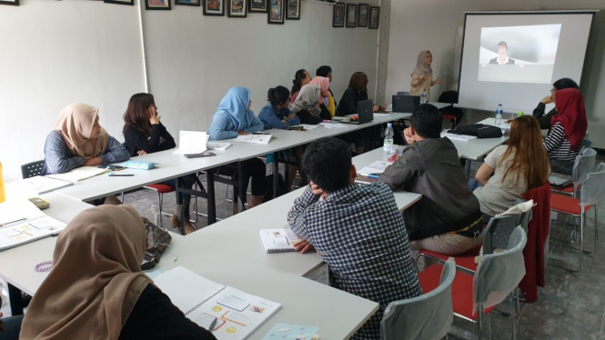 Aktifitas kelas di Golden English