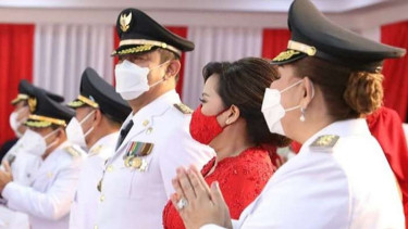 Wali Kota Semarang (tengah) saat menghadiri pelantikan di Kantor Gubernur Jateng