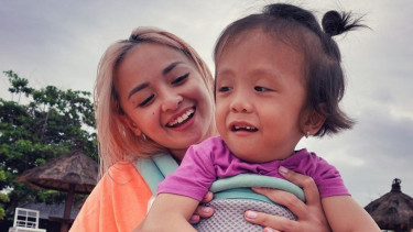 Joanna Alexandra dan putrinya Ziona Eden.