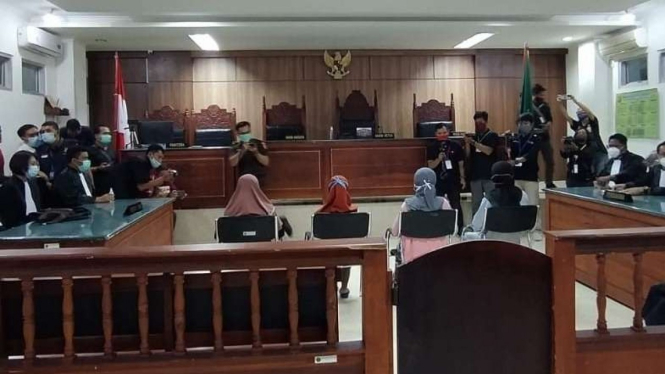Sidang empat ibu rumah tangga (IRT) di Lombok, NTB.