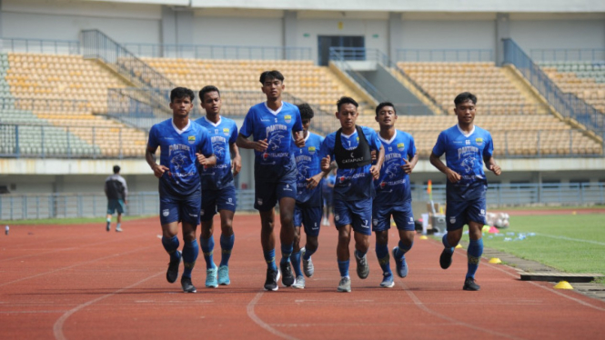 Pemain Persib Bandung latihan