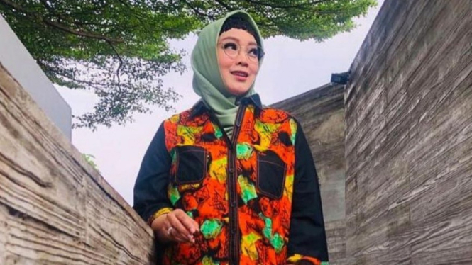Rina Gunawan.