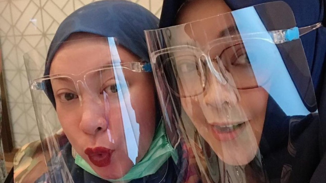 Melly Goeslaw dan Rina Gunawan