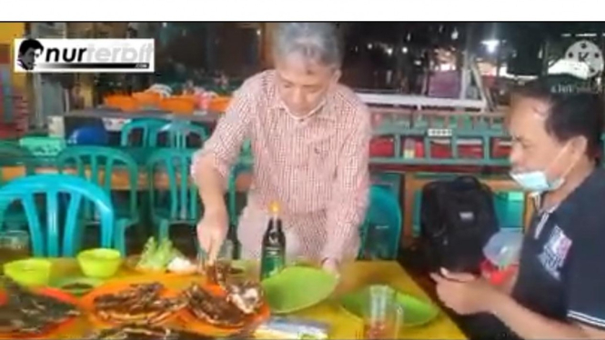 Ikan Bakar Muara Angke (foto Nur Terbit)