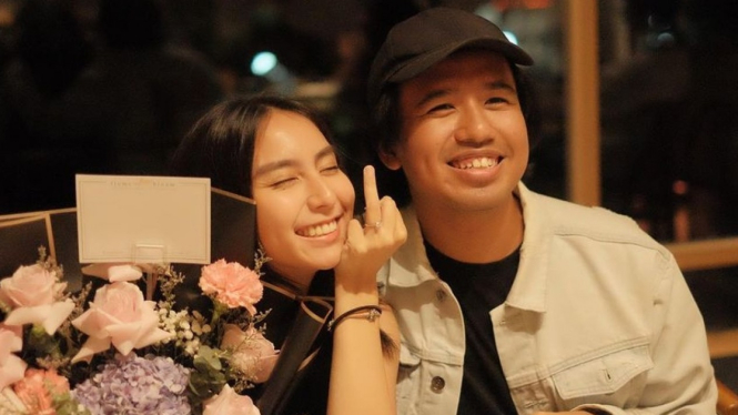 Joshua Suherman dan Clairine Clay