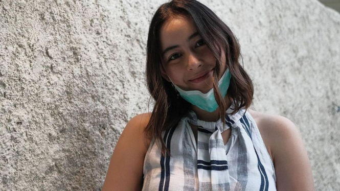 Laura Theux.