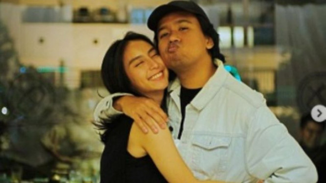 Joshua Suherman dan Clairine Clay
