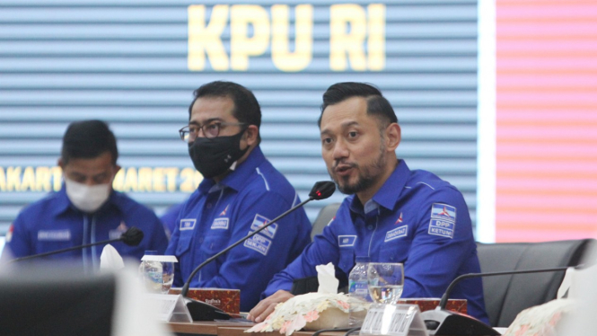 Ketum Demokrat Agus Harimurti Yudhoyono atau AHY saat mengunjungi KPU