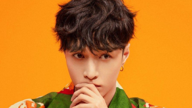 Lay EXO.