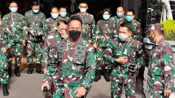 Kepala Staf TNI Angkatan Darat (KSAD) Jenderal Andika Perkasa usai memberikan penjelasan tentang kelainan organ seksual Serda Aprilia Manganang di Jakarta, Selasa, 9 Maret 2021.