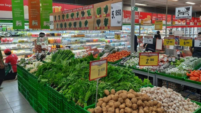 Sejumlah promo di Superindo.