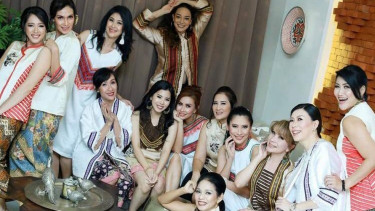 Brand owner dari Ayano Brand, Safiya Clothing Line dan Aharyacitta, Mayuko Anantawikrama bersama para model