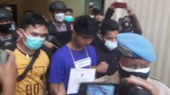 Pembunuh gadis bercelana Doraemon ditangkap polisi.
