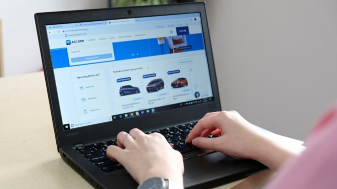 Ilustrasi beli kendaraan lewat online