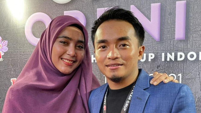 Taqy Malik dan Istrinya