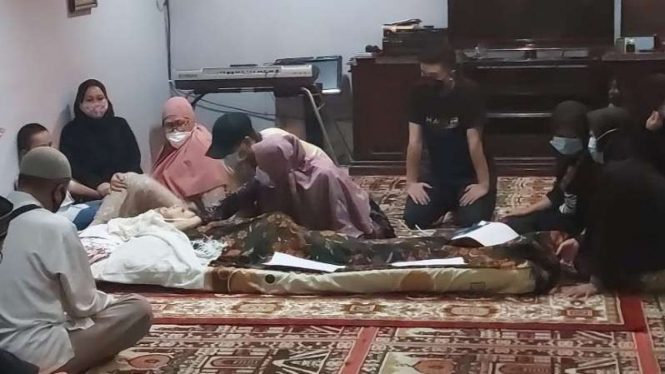 Ketua Persatuan Islam Tionghoa Indonesia (PITI), Ramdhan Effendy alias Tan Hok Liang, atau yang lebih dikenal dengan sebutan Anton Medan, meninggal dunia di rumahnya di Bogor pada Senin, 15 Maret 2021.