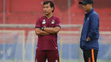 Pelatih Persik Kediri, Joko Susilo (kanan).