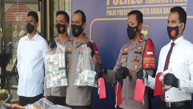 Polres Pelabuhan Tanjung Priok mengungkap peredaran uang dolar palsu
