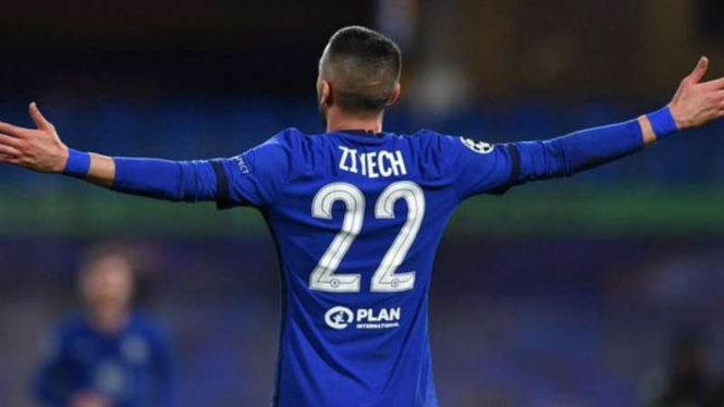 Gelandang Chelsea, Hakim Ziyech rayakan gol.