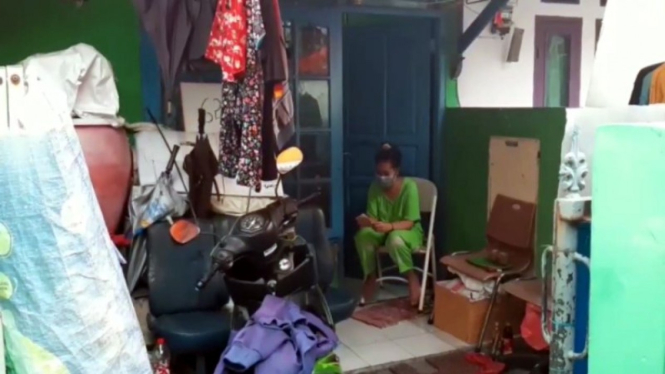 Rumah kontrakan di Pesanggarahan yang dipagari tembok tetangga