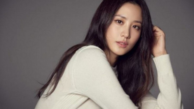 Claudia Kim