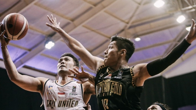 Pertandingan IBL 2021 antara Bali United melawan NSH Mountain Gold