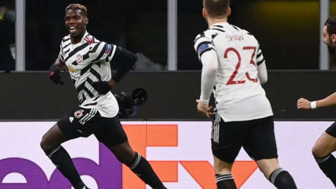 Gelandang Manchester United, Paul Pogba rayakan gol.