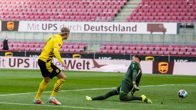 Pertandingan FC Koeln vs Borussia Dortmund
