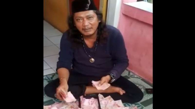 Ustaz Gondrong di Bekasi viral karena menggandakan uang
