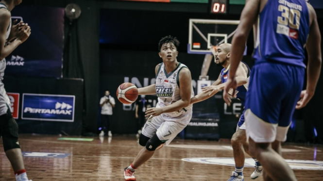 Pertandingan IBL 2021 antara Satria Muda melawan Pacific Caesar