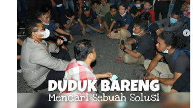 Foto : Kapolrestabes Surabaya Kombes Isir Duduk Bareng Massa HMI dari Sulsel