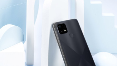 Realme C21.