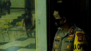 Kepala Kepolisian Daerah Jawa Timur Inspektur Jenderal Polisi Nico Afinta memantau langsung jalannya Kongres XXXI Himpunan Mahasiswa Islam (HMI) di Surabaya, Rabu dini hari, 24 Maret 2021.
