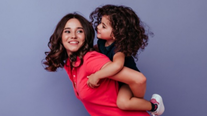 Ilustrasi ibu dan anak/parenting.