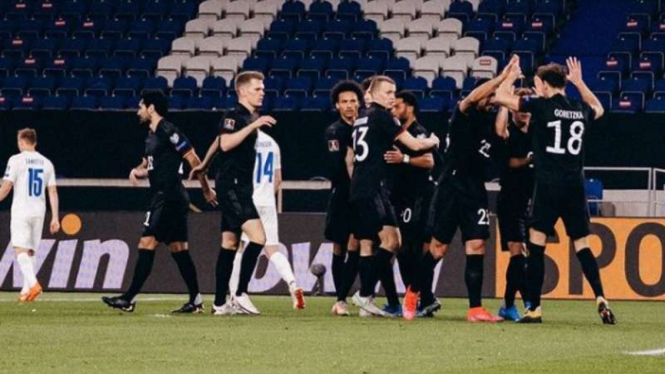 Pemain Timnas Jerman rayakan gol ke gawang Islandia.