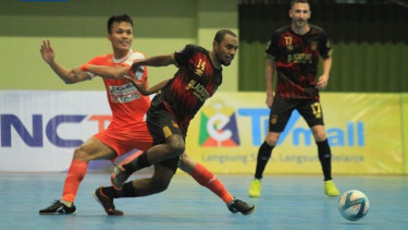 Pertandingan Black Steel Manokwari vs Bintang Timur Surabaya