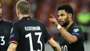 Serge Gnabry (kenan) mencetak gol untuk Jerman