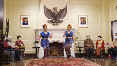 Suasana penampilan para seniman Indonesia dan Jepang di Wisma Duta KBRI Tokyo