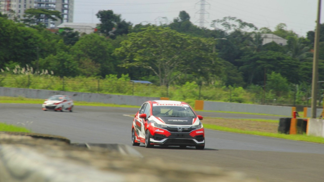 Honda Jazz di ajang balap ITCR 1.600 Max
