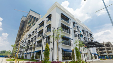 Meikarta topping off menara keenam di distrik 2 