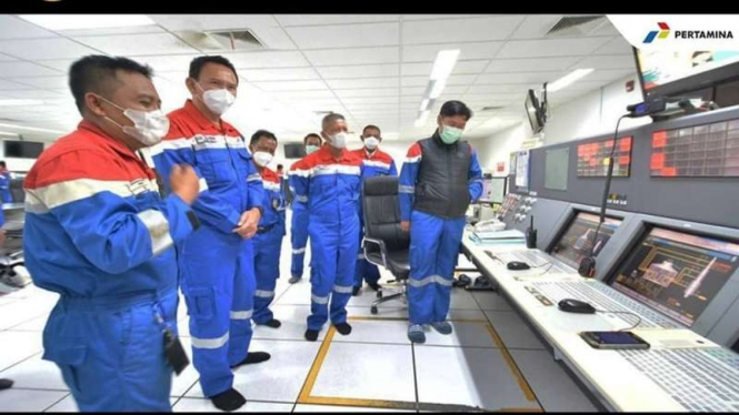 Komut Pertamina, Basuki Tjahaja Purnama atau Ahok mengunjungi kilang Balongan
