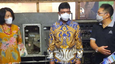 Menteri Komunikasi dan Informatika Jhonny G Plate di Monumen Pers Nasional, Solo, Jawa Tengah, Kamis, 1 April.