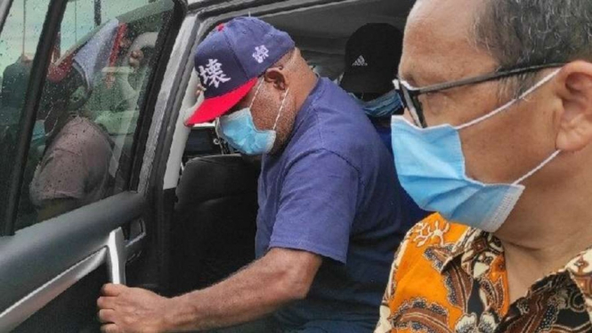 Gubernur Papua Lukas Enembe yang dideportasi PNG setelah masuk secara ilegal.