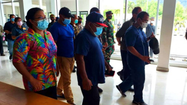 Gubernur Papua, Lukas Enembe saat dideportasi dari PNG ke Papua. 