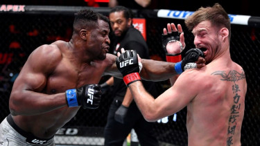 Francis Ngannou menjadi juara kelas berat UFC usai hancurkan Stipe Miocic