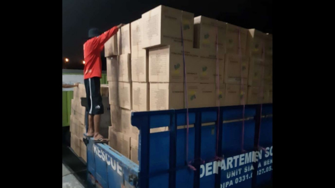 Bantuan logistik Kemensos untuk warga NTT.